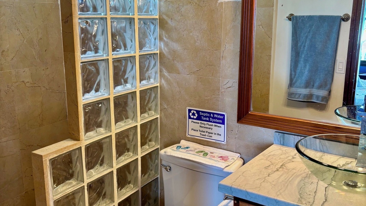 Photo of Bathroom in Plantation