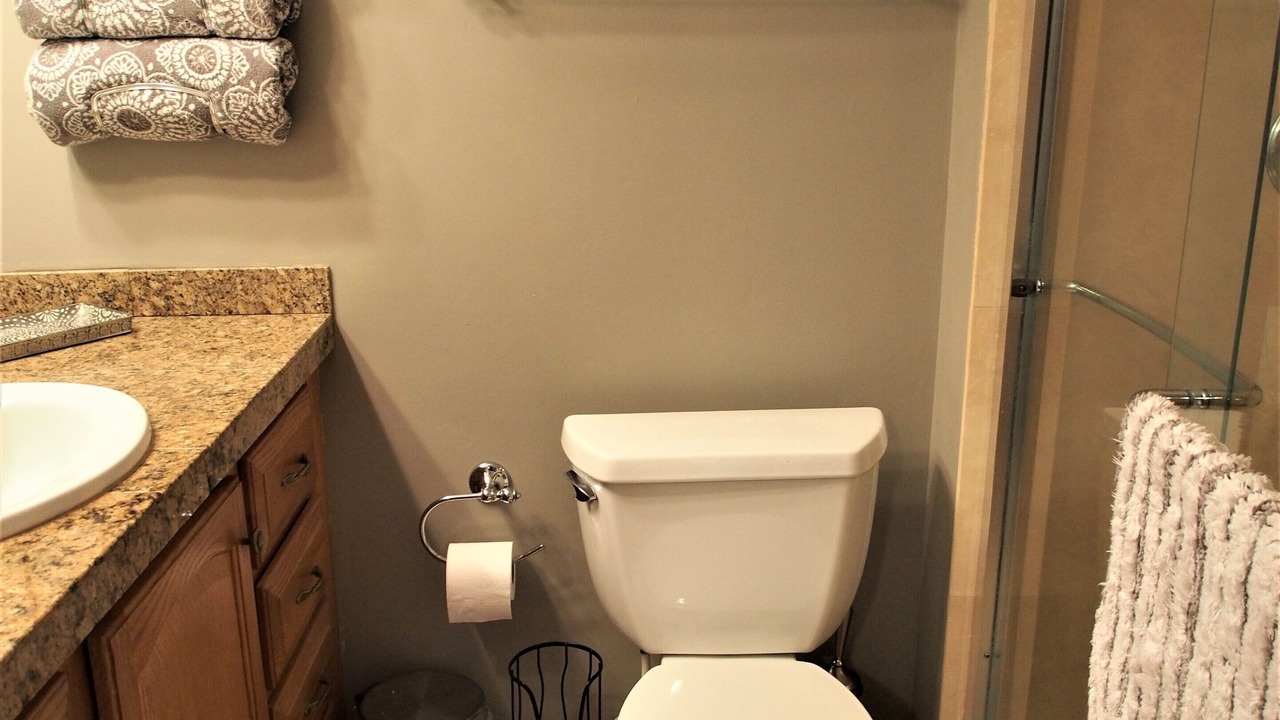 Photo of Bathroom in Folly Field