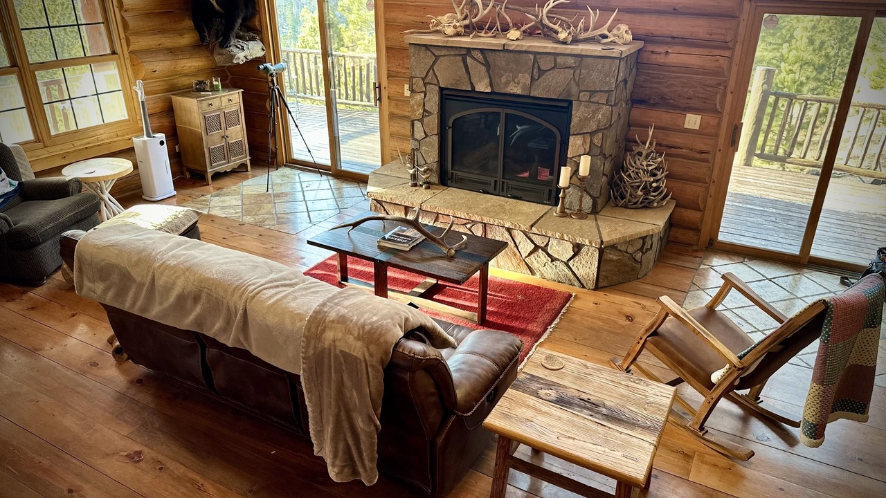 Photo of Livingroom in Hill City
