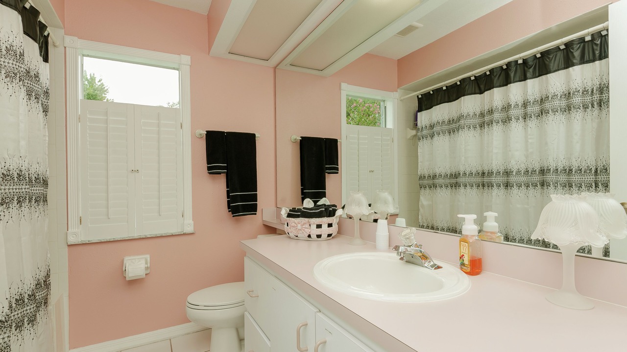 Photo of Bathroom in Grand Oaks