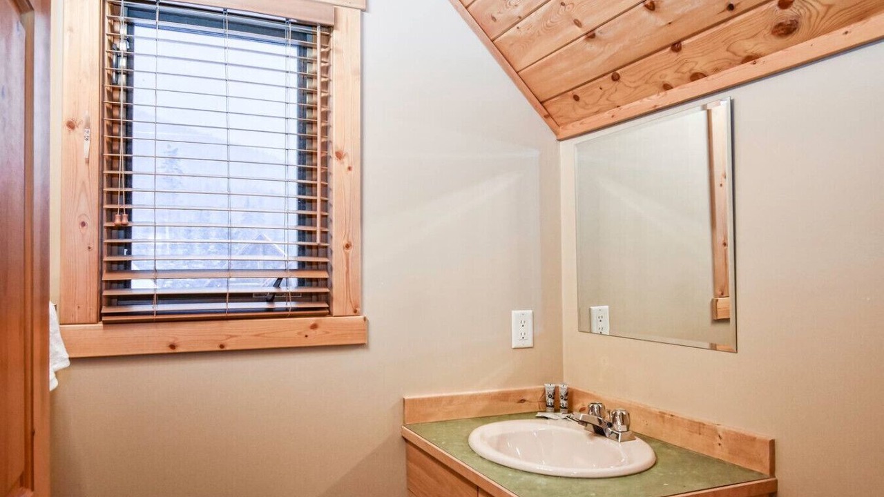 Photo of Bathroom in Golden