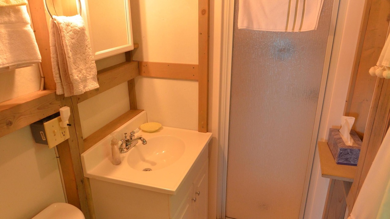 Photo of Bathroom in Hall Quarry
