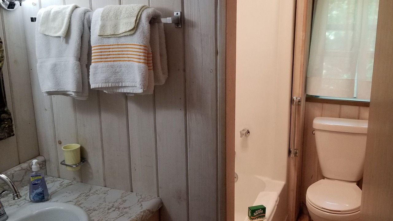 Photo of Bathroom in Hall Quarry