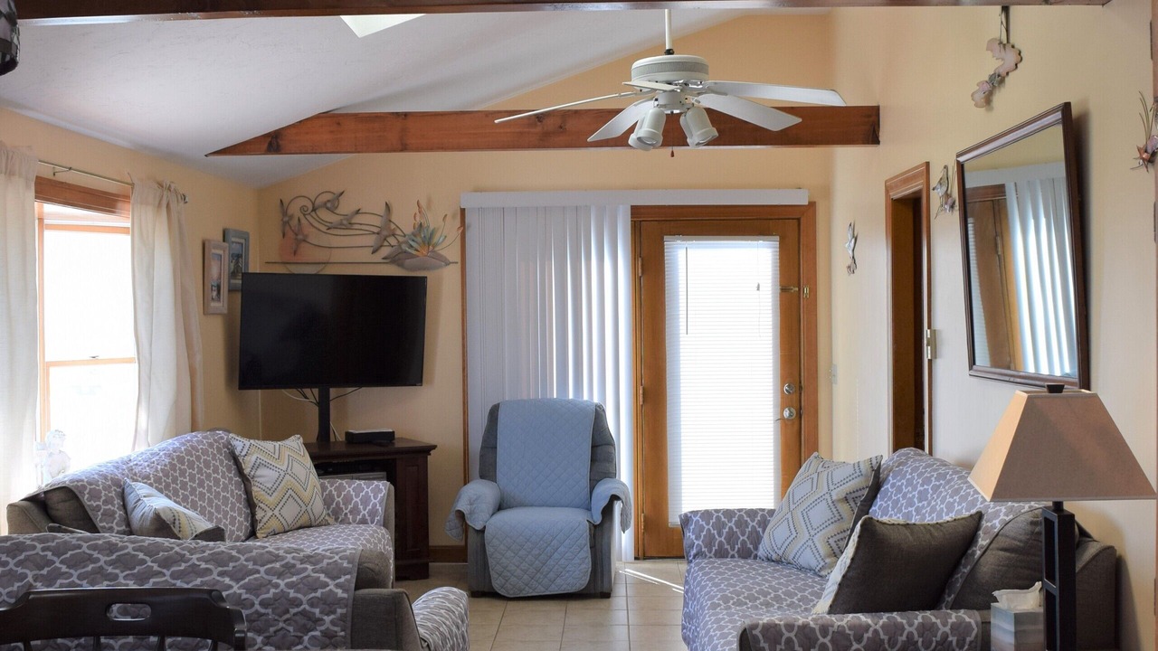 Photo of Livingroom in Sagamore Beach