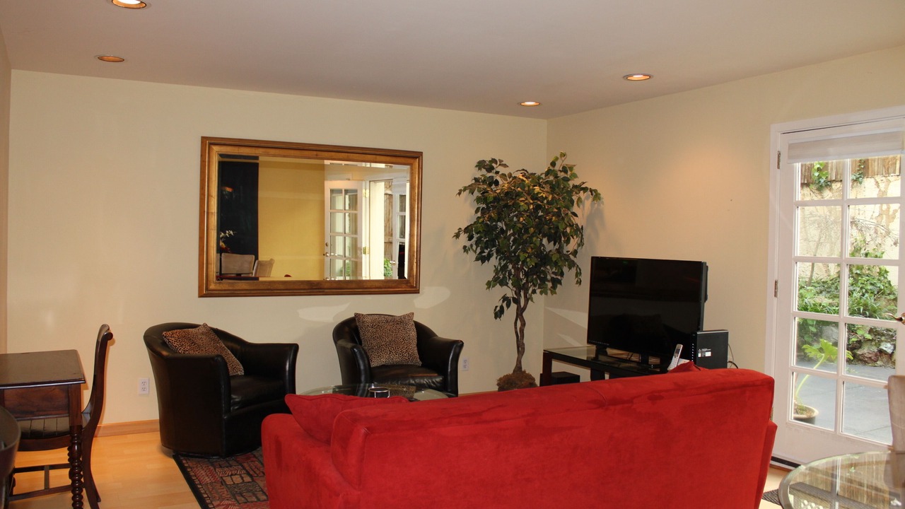 Photo of Livingroom in Lower Nob Hill