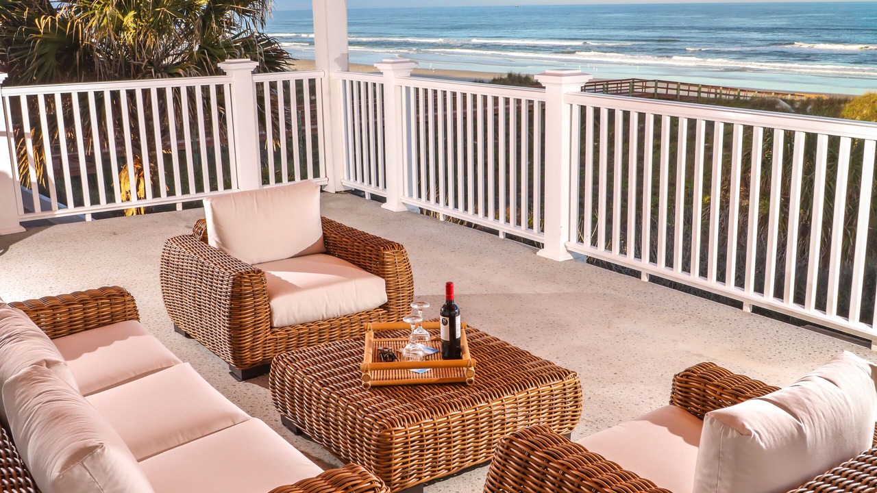 Photo of Patio Balcony in Crescent Beach