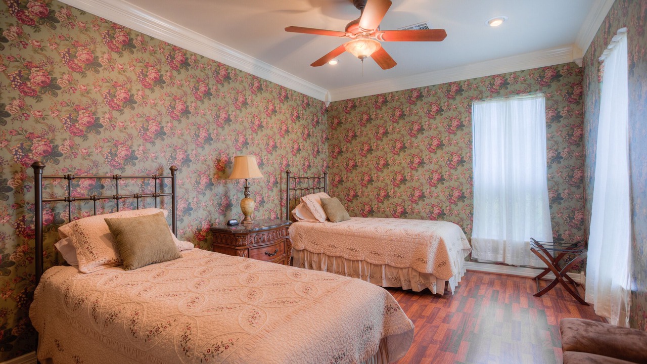 Photo of Bedroom in Uvalde