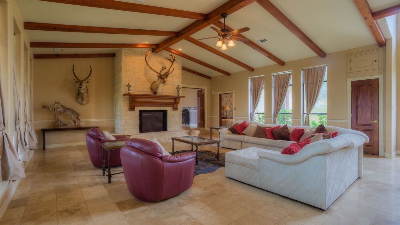 Photo of Bedroom in Uvalde