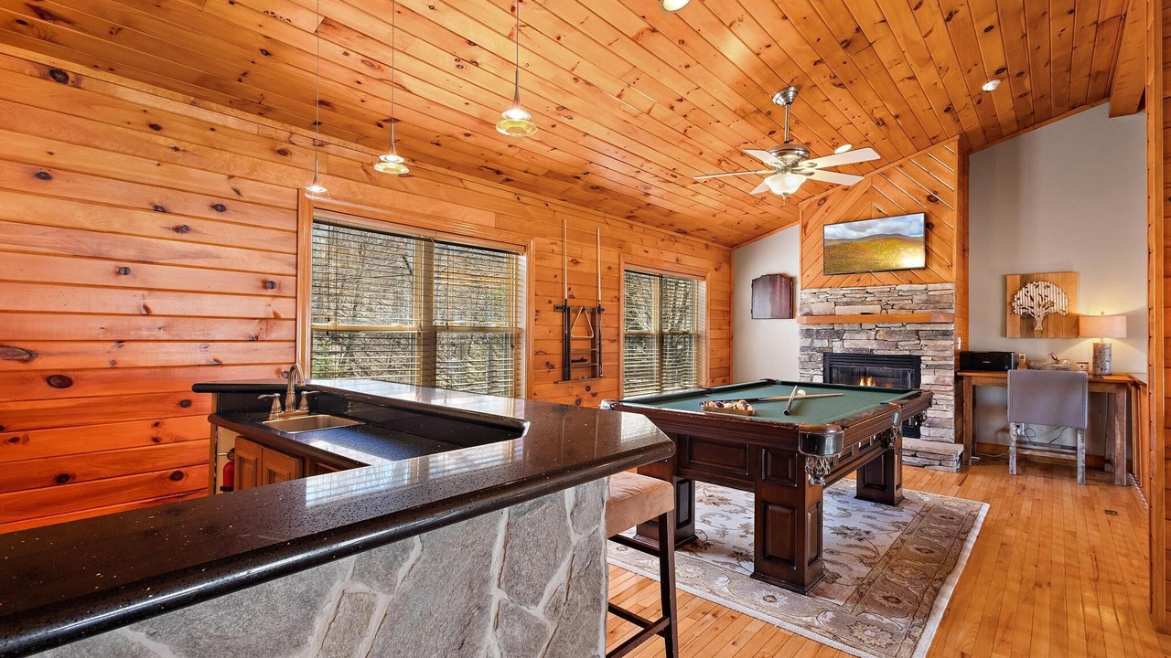 Photo of Bedroom in Beech Mountain