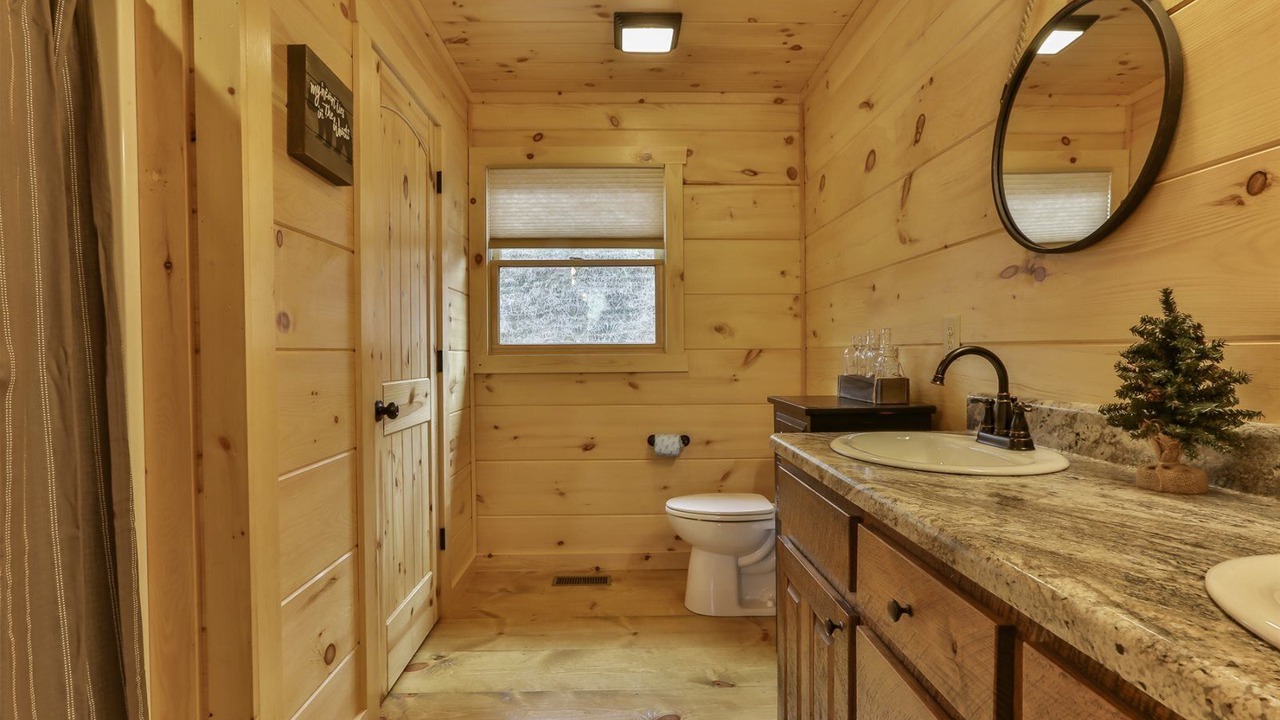 Photo of Bathroom in Cherry Log
