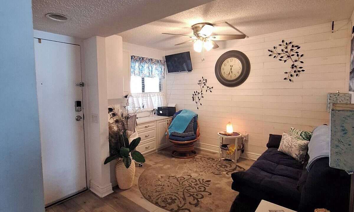 Photo of Livingroom in Hudson