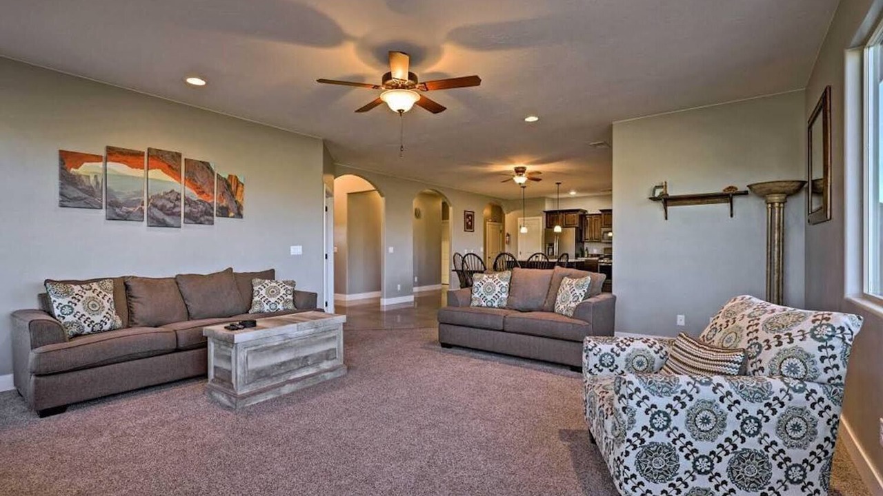 Photo of Livingroom in Hurricane