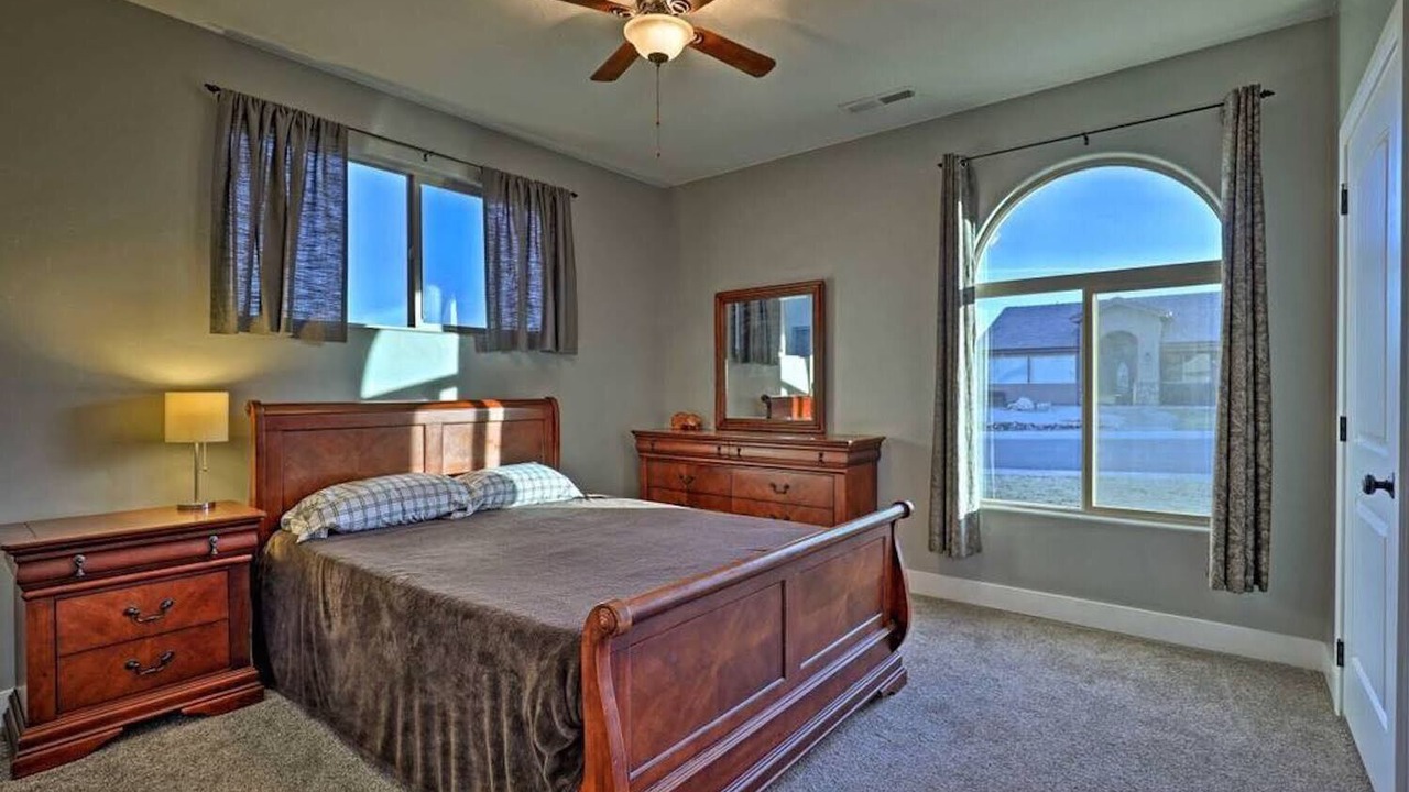 Photo of Bedroom in Hurricane