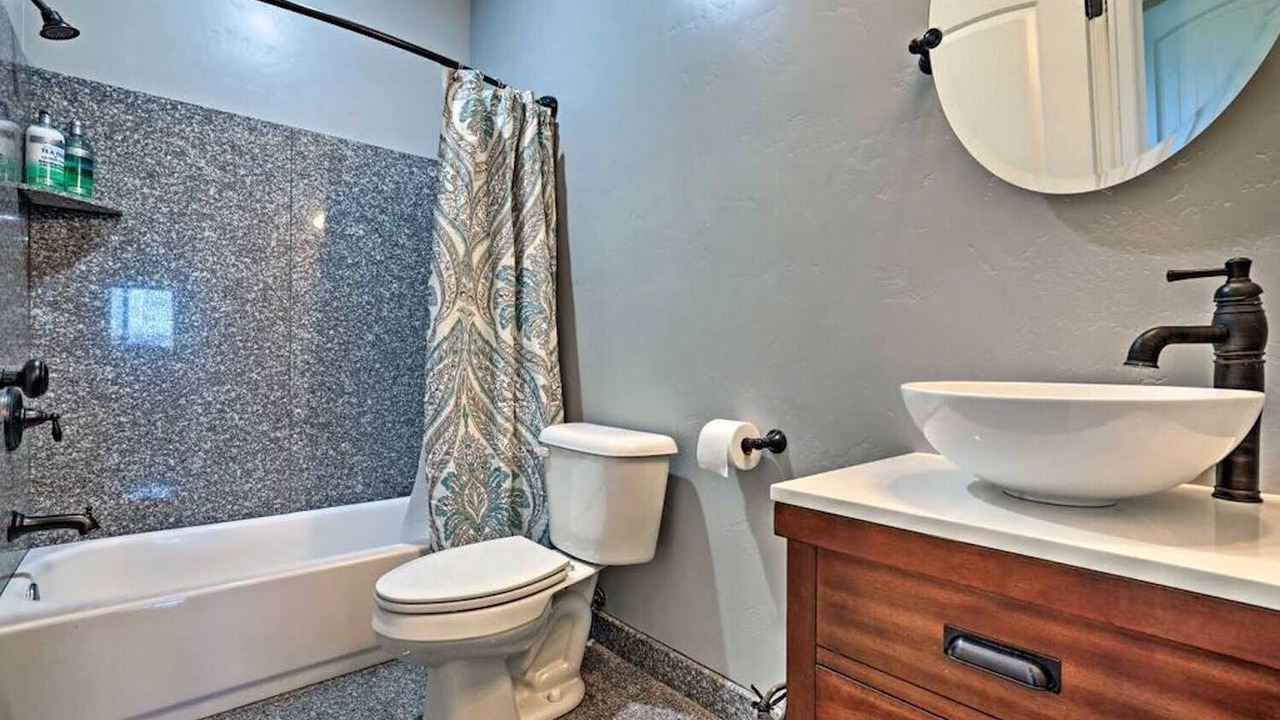 Photo of Bathroom in Hurricane