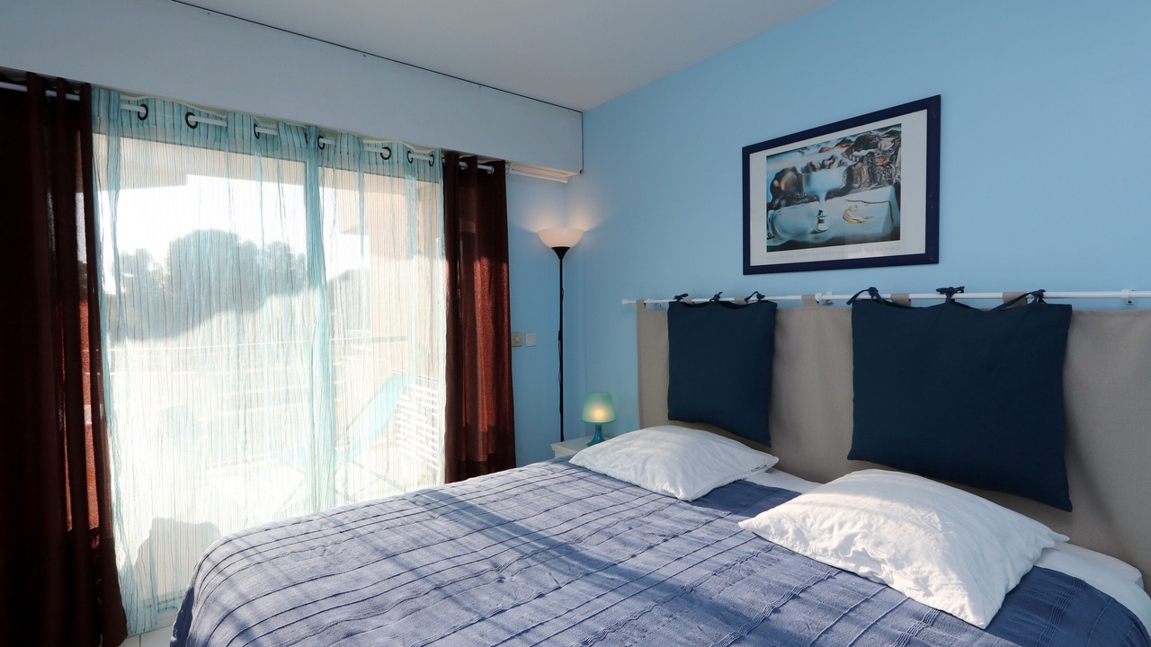 Photo of Bedroom in Saint-Raphael