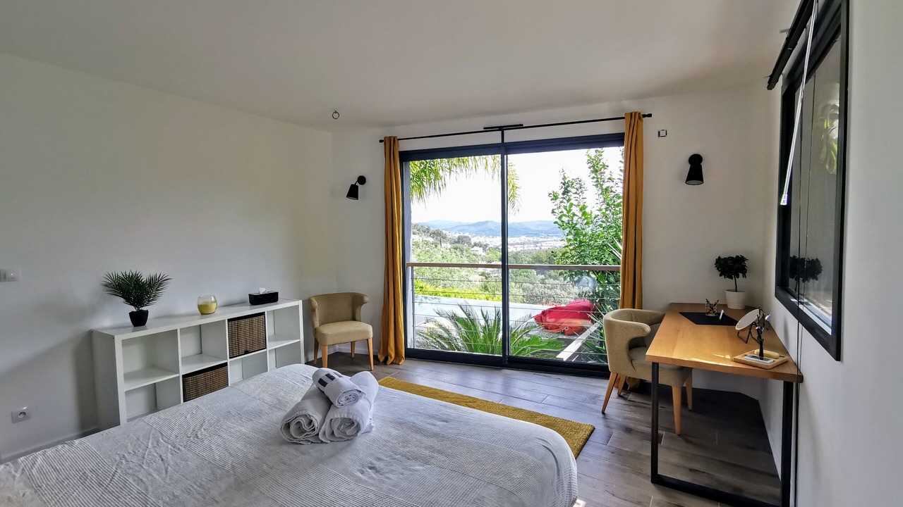 Photo of Bedroom in Hyeres