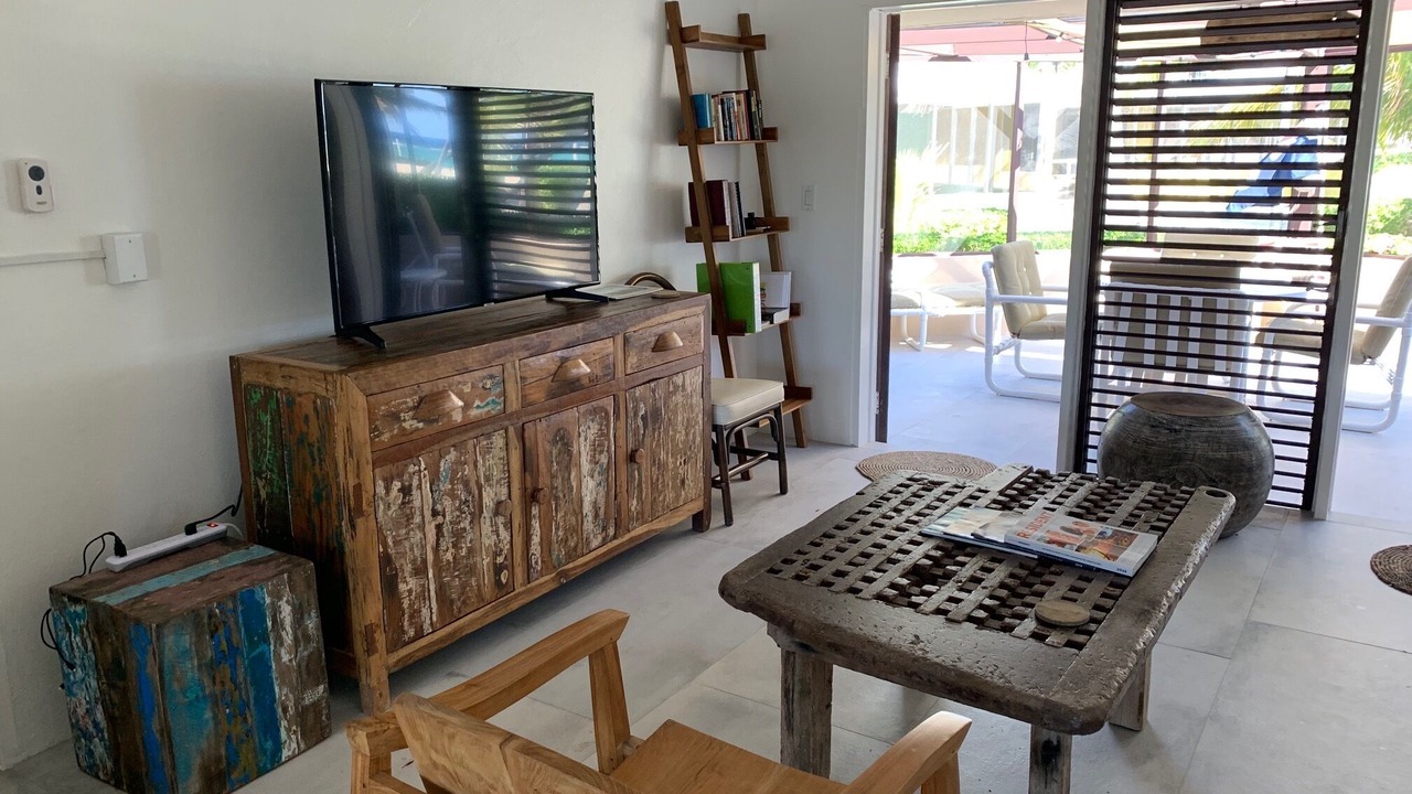 Photo of Livingroom in Rum Point