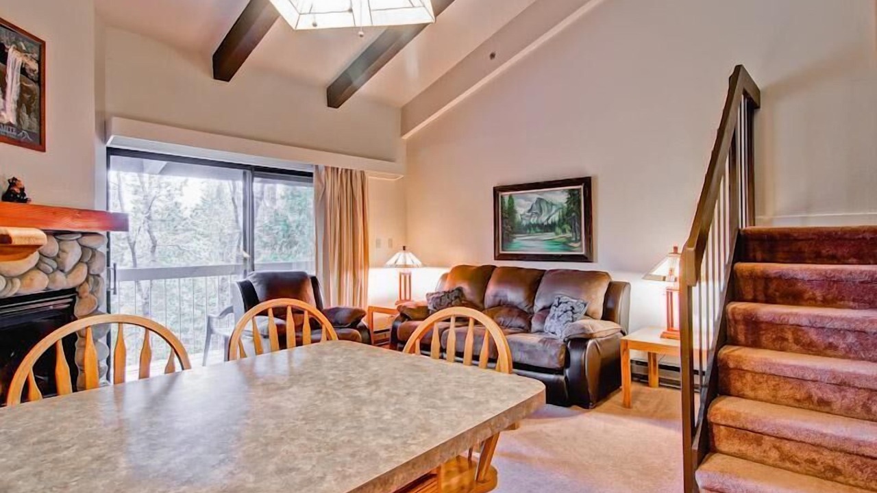 Photo of Livingroom in Yosemite West