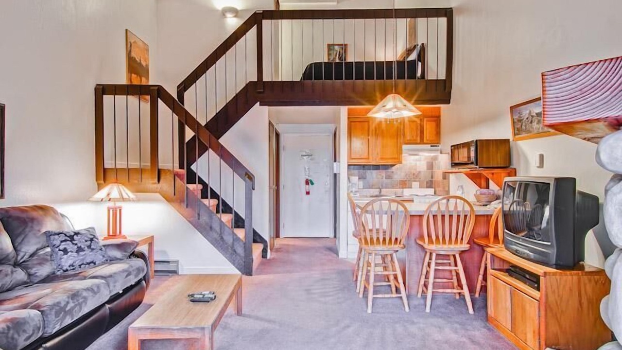 Photo of Livingroom in Yosemite West