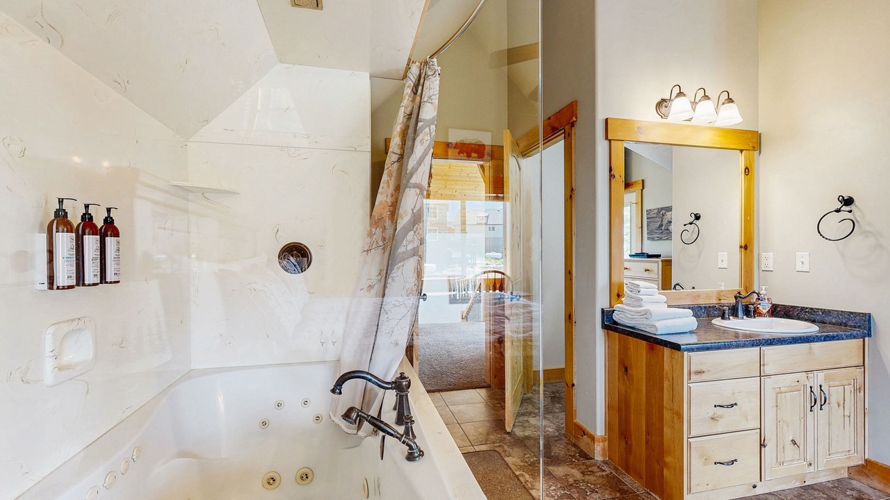 Photo of Bathroom in Harbor Village