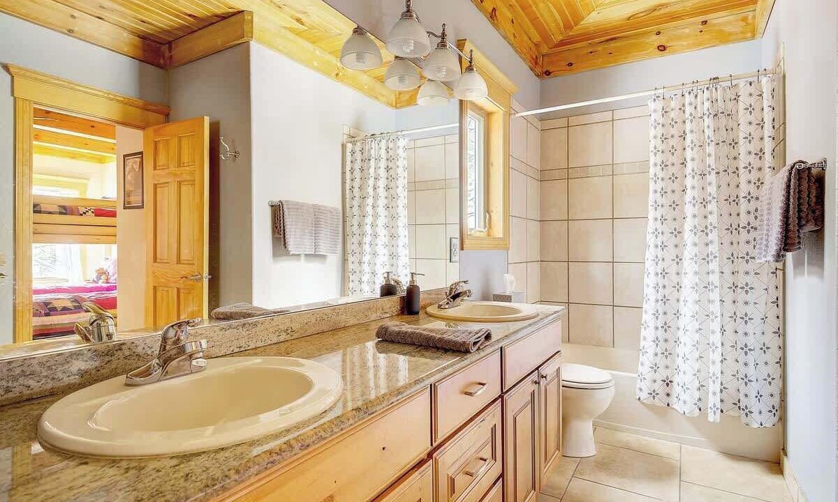 Photo of Bathroom in Morrison