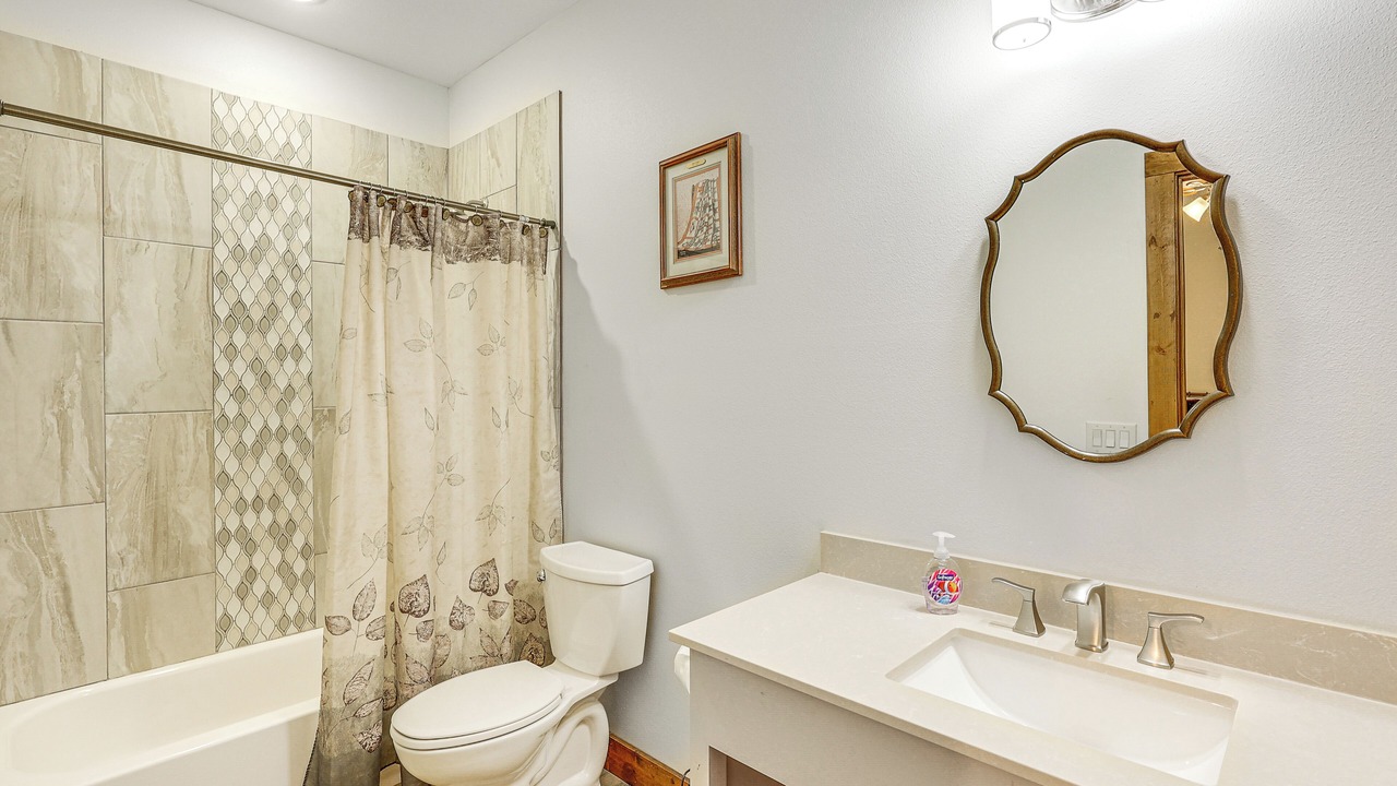 Photo of Bathroom in Golden
