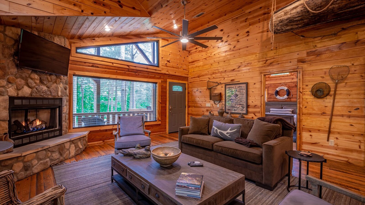 Photo of Livingroom in Broken Bow
