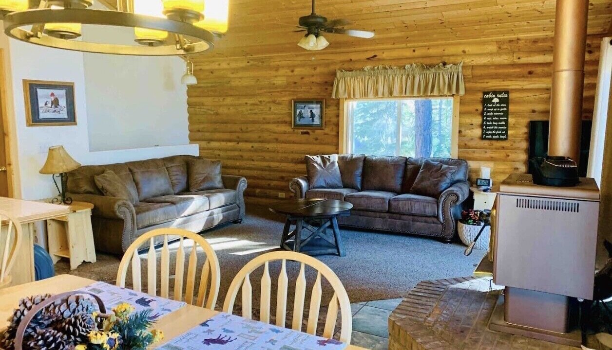 Photo of Livingroom in Meadow View Heights