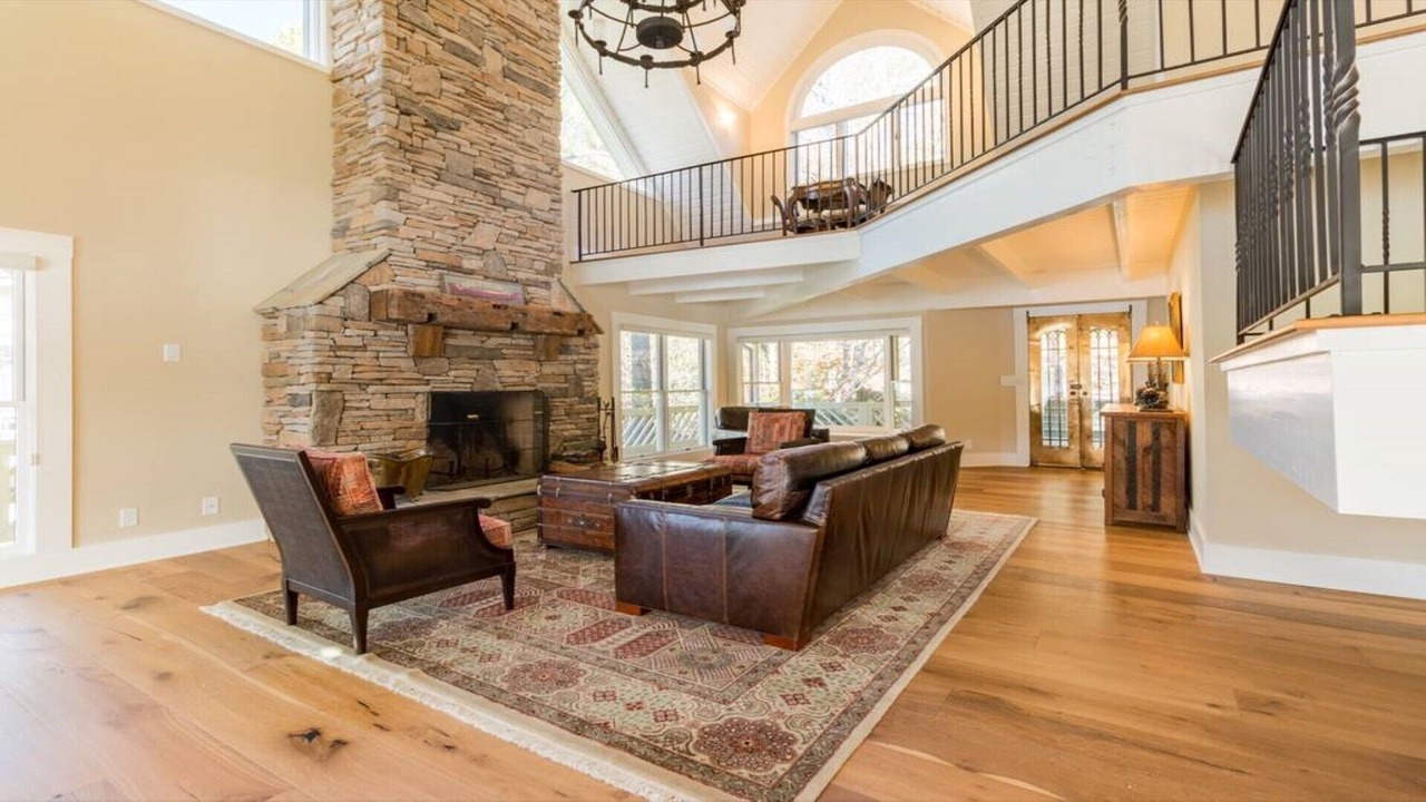 Photo of Livingroom in Lake Toxaway