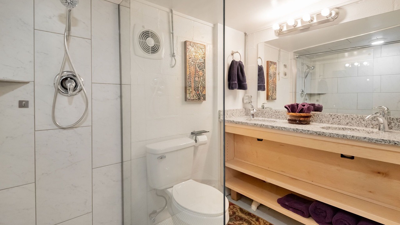 Photo of Bathroom in Sunset Point