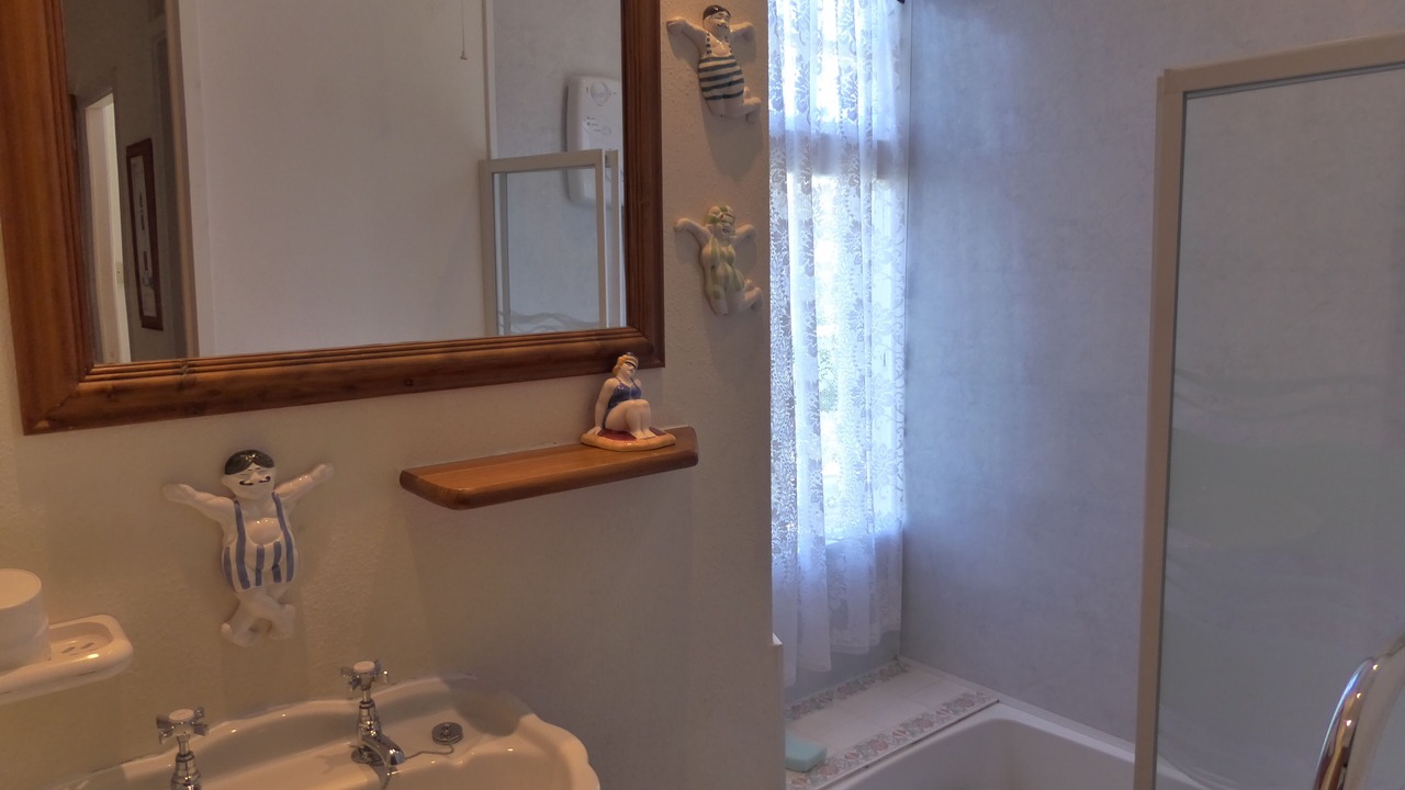 Photo of Bathroom in Portreath