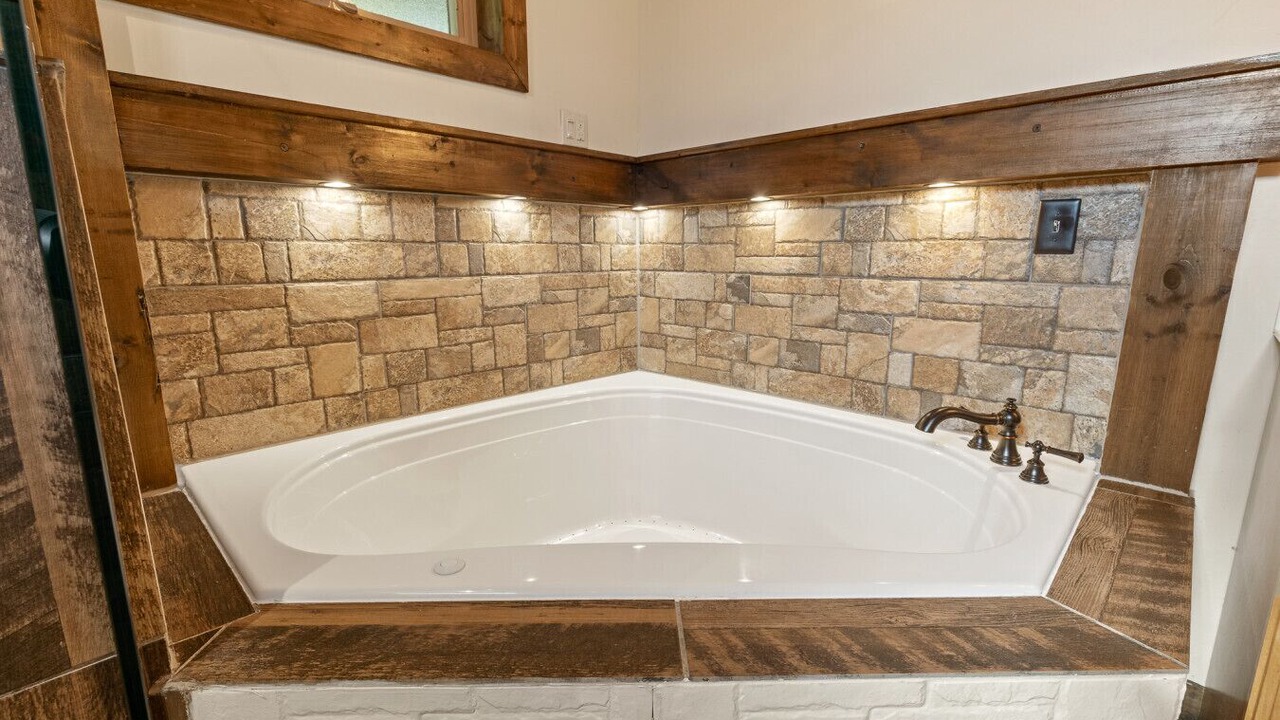 Photo of Bathroom in Jasper