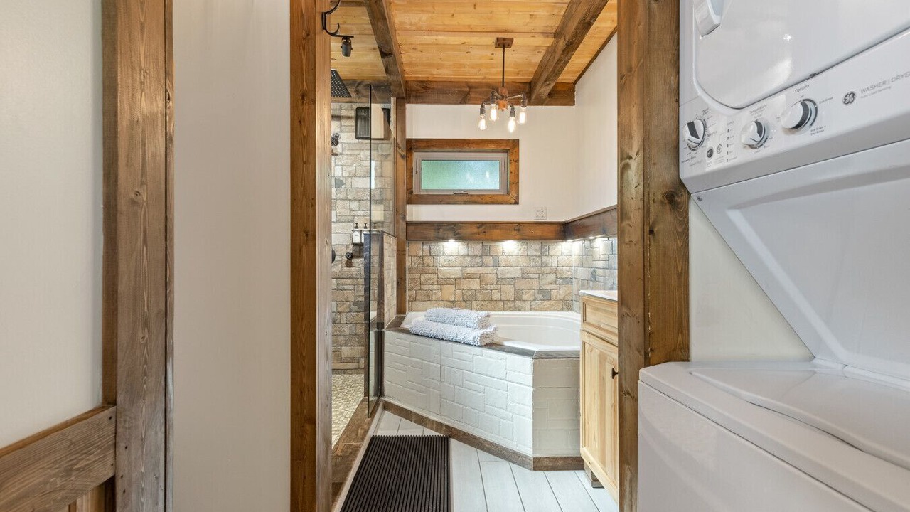 Photo of Bathroom in Jasper