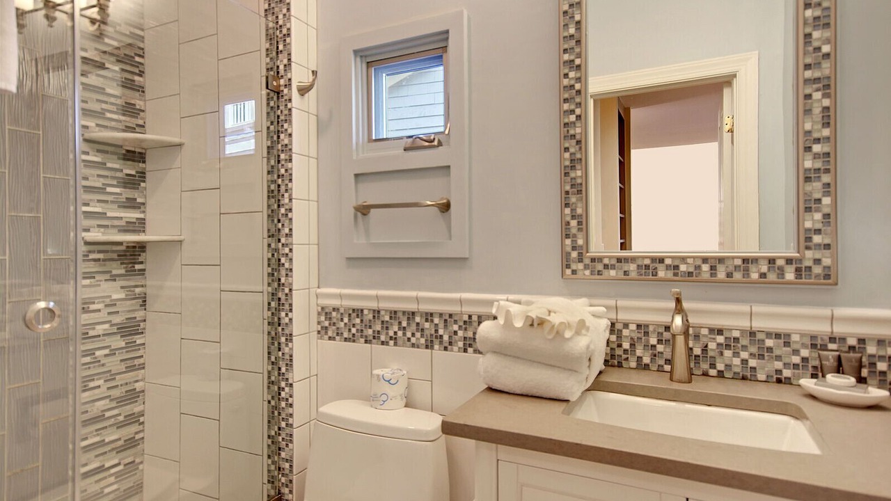 Photo of Bathroom in Vanderhorst Plantation