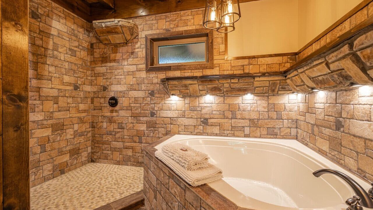 Photo of Bathroom in Jasper