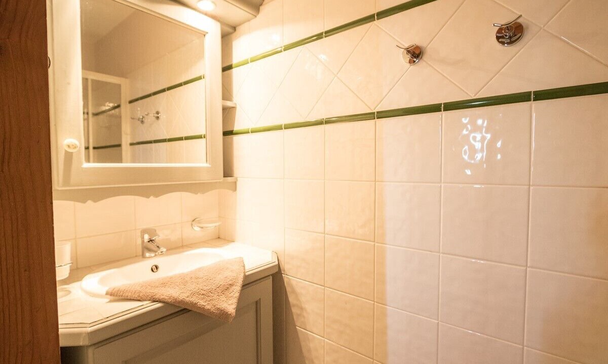 Photo of Bathroom in Arc-1800