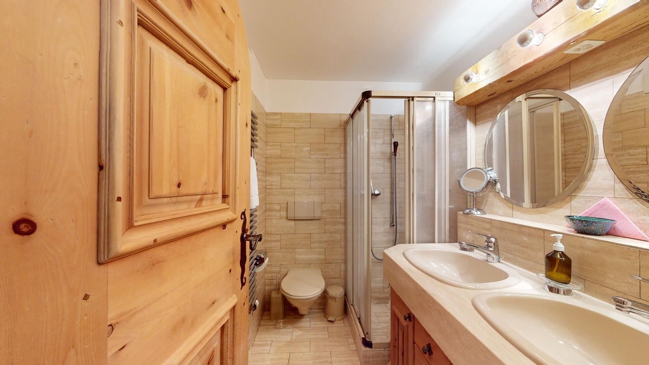 Photo of Bathroom in Silvaplana