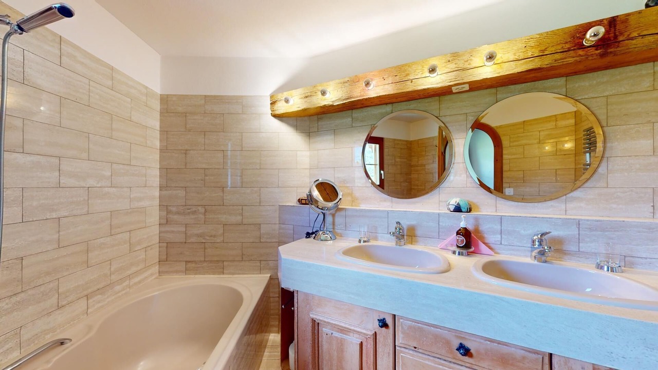 Photo of Bathroom in Silvaplana
