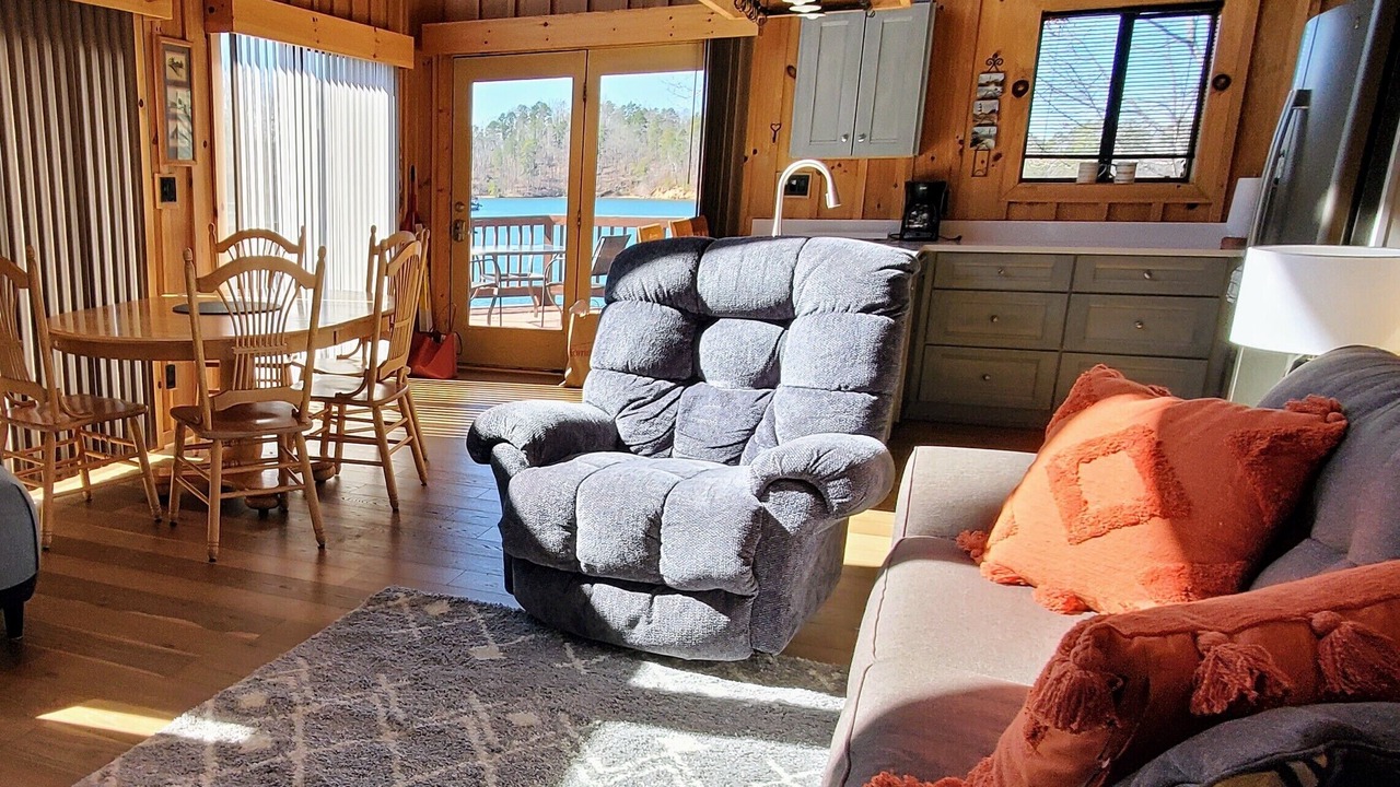 Photo of Livingroom in Six Mile