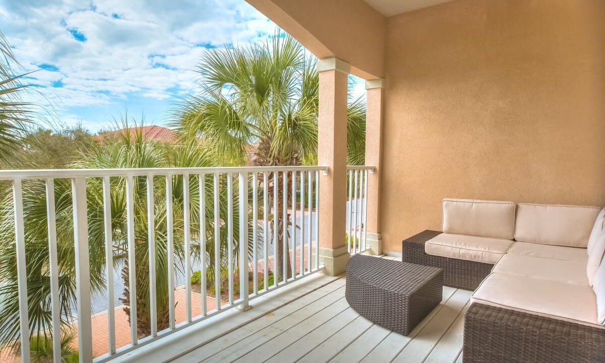 Photo of Patio Balcony in Fort Bay