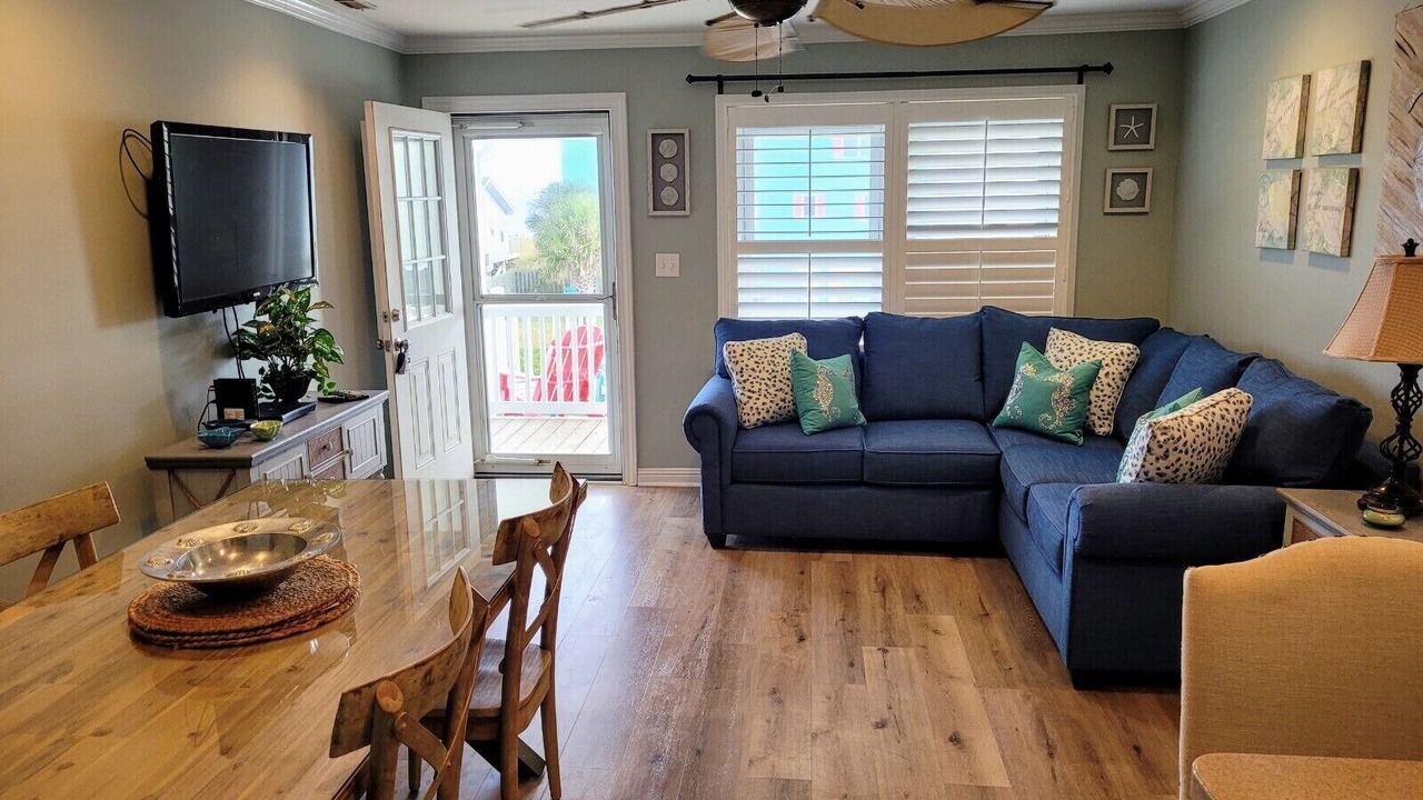 Photo of Livingroom in Emerald Isle
