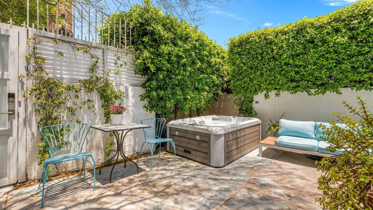 Photo of Patio Balcony in Tahquitz River Estates