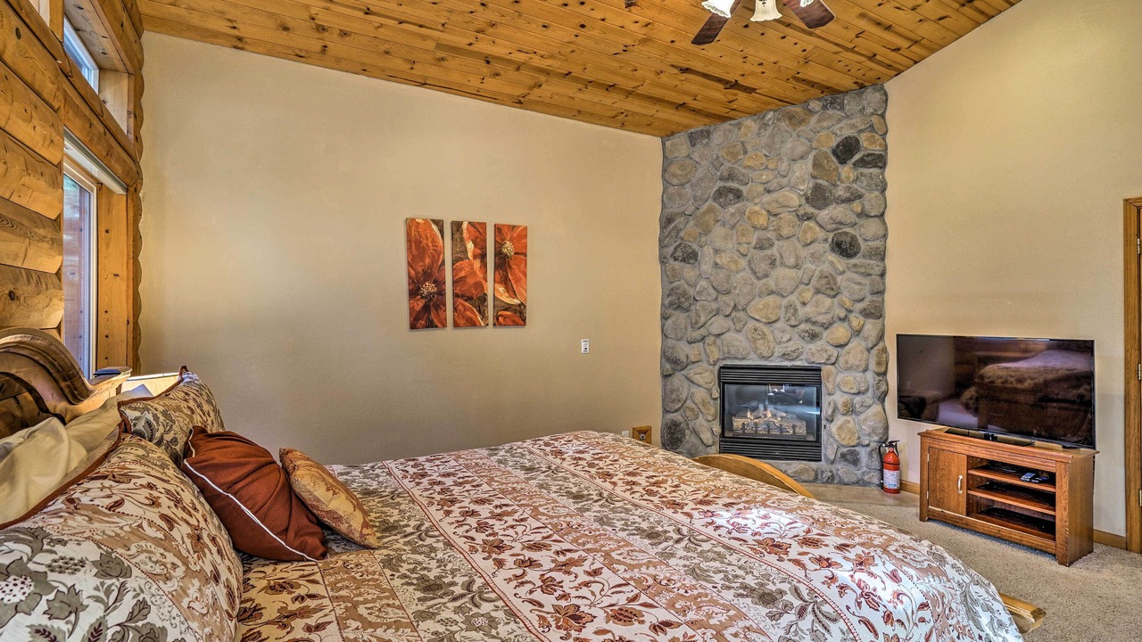 Photo of Bedroom in Country Club Estates