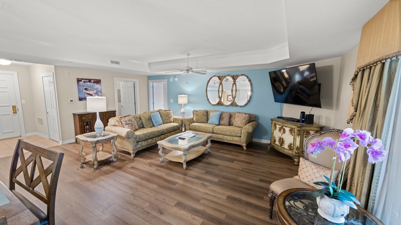 Photo of Livingroom in Arcadian Shores