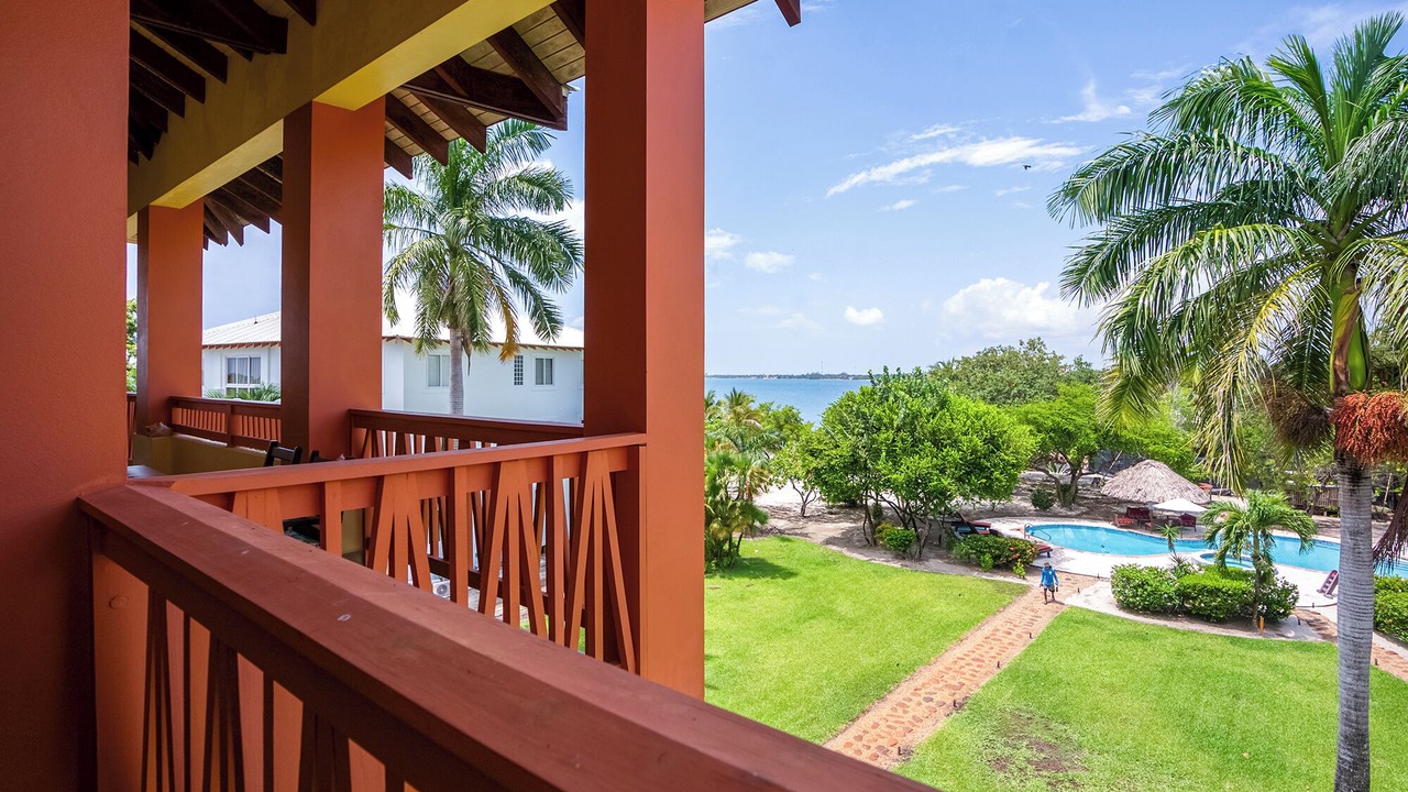 Photo of Patio Balcony in Cocoplum