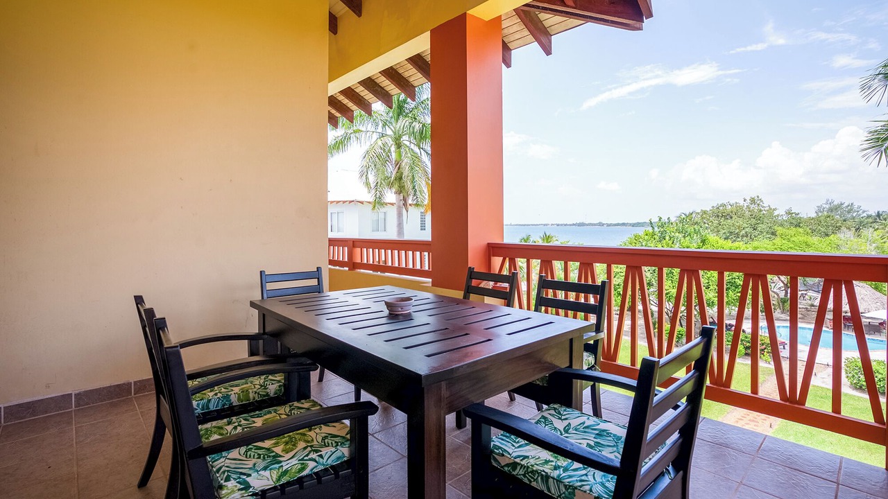 Photo of Patio Balcony in Cocoplum