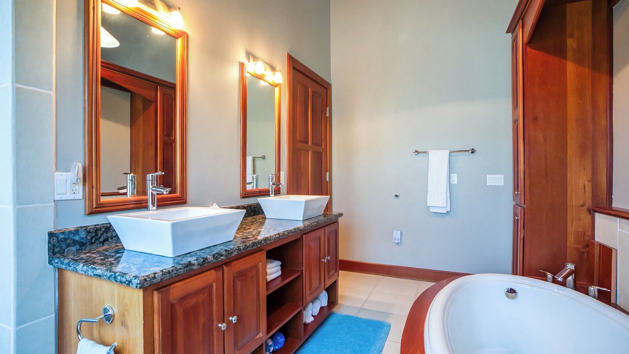 Photo of Bathroom in Cocoplum