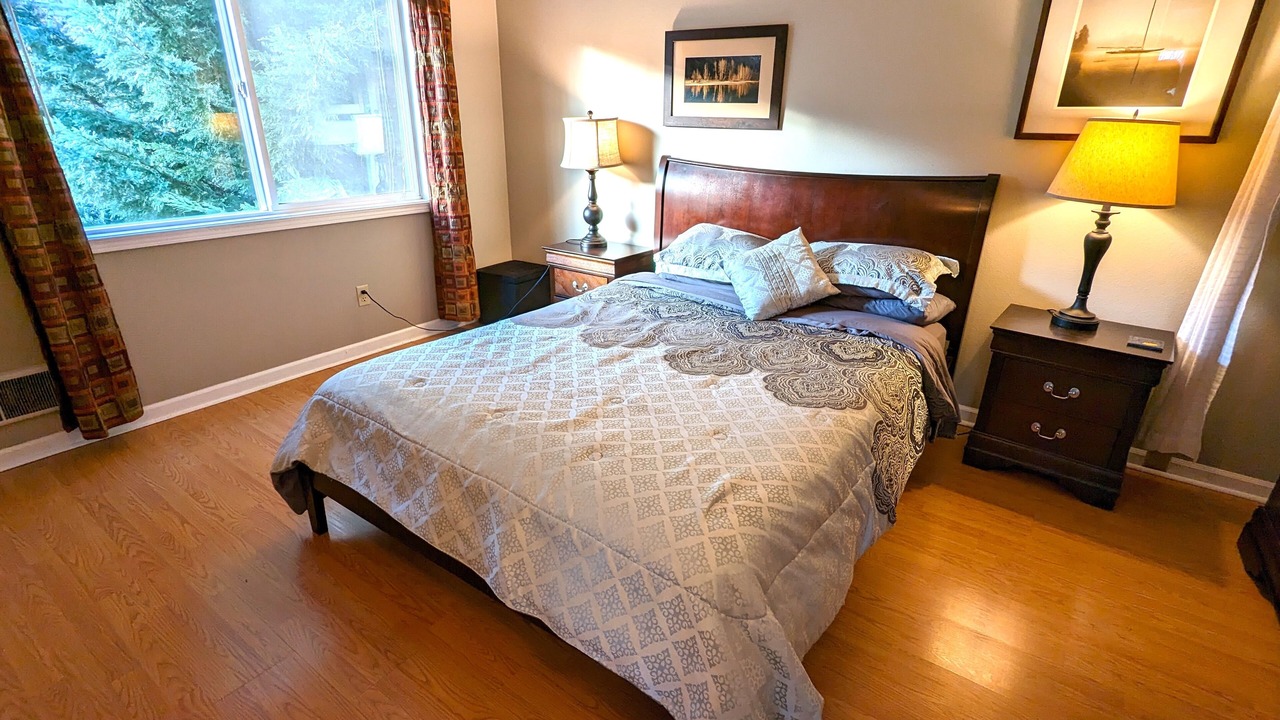 Photo of Bedroom in Corbett - Terwilliger - Lair Hill