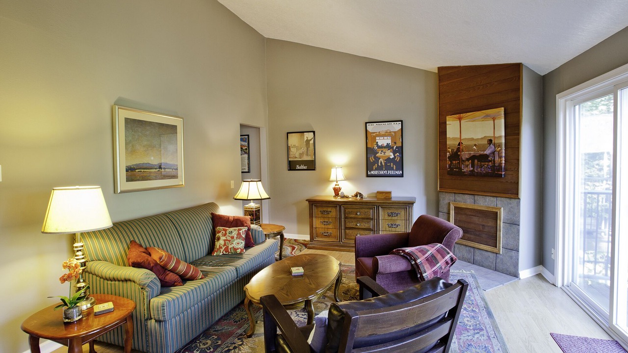 Photo of Livingroom in Corbett - Terwilliger - Lair Hill