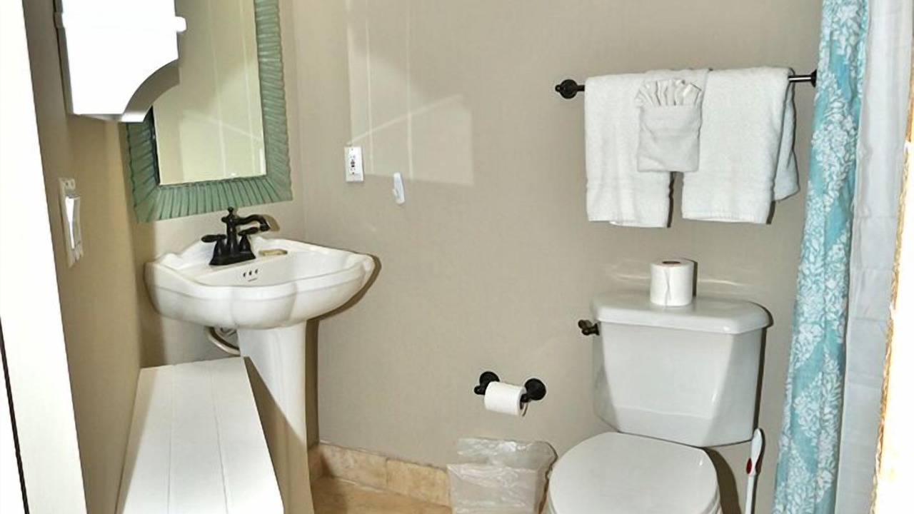 Photo of Bathroom in Folly Field
